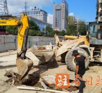 日本美女黄色捌根大黑屌插一穴高温下的坚守｜道路建设者用汗水铺就畅通路